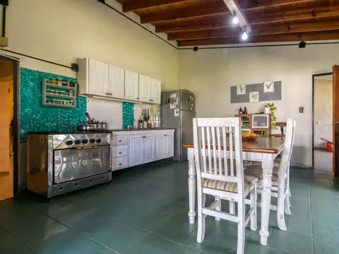 Casa en Venta con 2 cocheras