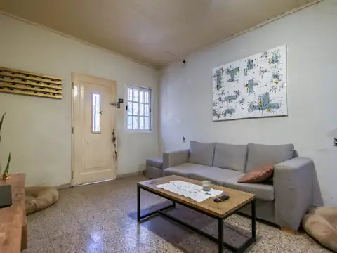 Casa en venta, City Bell. 3 dormitorios y parque.