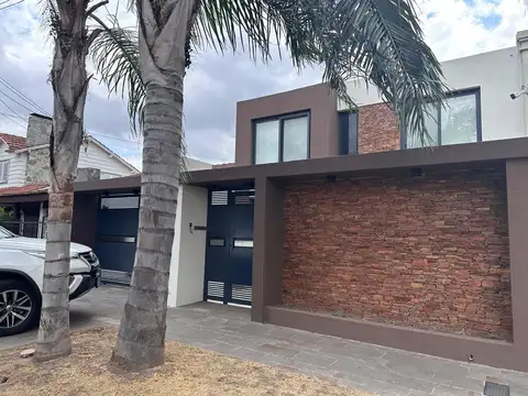 Venta Casa 6 Amb + Playroom Castelar Norte EXCLUSI