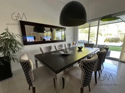 Casa en Alquiler Temporal con 2 cocheras