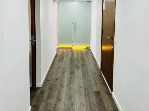 Oficina 7 ambientes con 4 baños