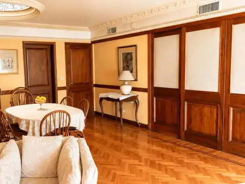 Casa en Alquiler con 2 cocheras