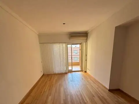 SEMIPISO AL FTE- -4 AMB- PALIER PRIVADO  2 BAÑS- DOBLE CIRCULACION- C/COCH FIJA- EDIFICIO CATEGORIA