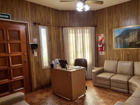 Excelente chalet de 6 ambientes a 1 cuadra de Av. Lope de Vega y 3 de Av. Beiró.
