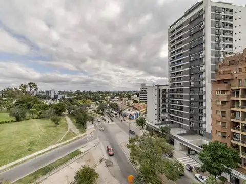 ALQUILER - NUEVA CBA - DOBLE BALCON EXCELENTE VISTA