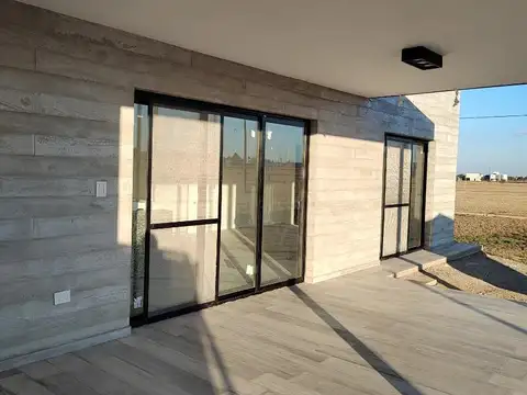 Casa 4 ambientes con 3 baños