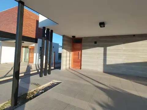 Casa en Venta en Aquavista, USD 210.000