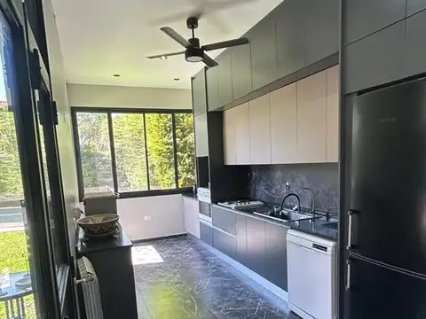 Casa 5 ambientes con 2 baños