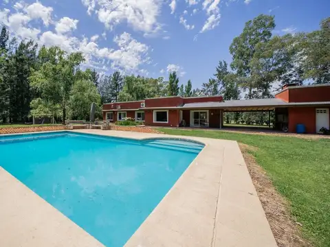 Casa en Venta con 3 cocheras