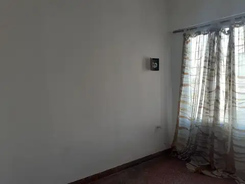 Casa en lote propio de 4 ambientes