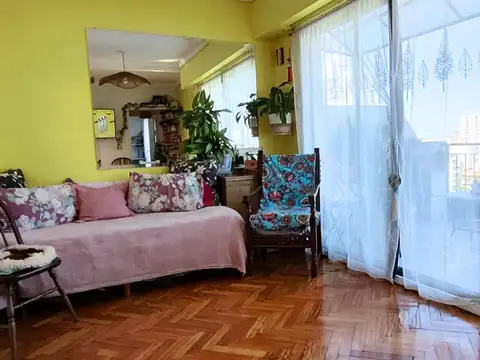 2 Amb en Piso, Amplios y Muy Luminosos, Balcón Terraza Al Frente - Ultimo Piso