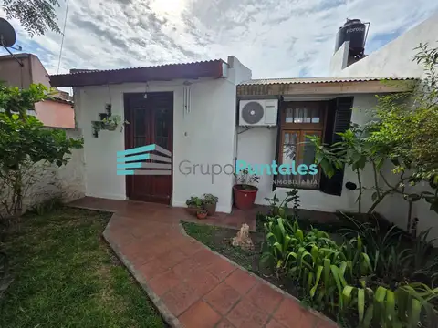 Casa mas departamento independiente en Monte Grande sobre lote de 10 x 37 metros