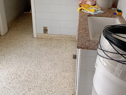 impecable casa ph al frente con entrada propia -
