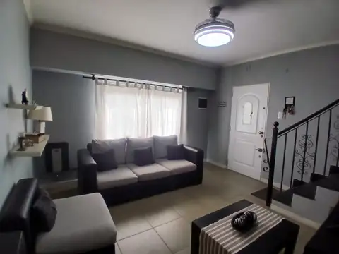 Depto Tipo Casa 4 ambientes con 2 baños