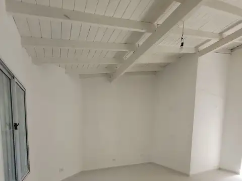 Casa en Alquiler con 2 cocheras