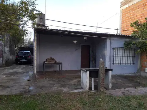 Casa 3 ambientes con 1 baño