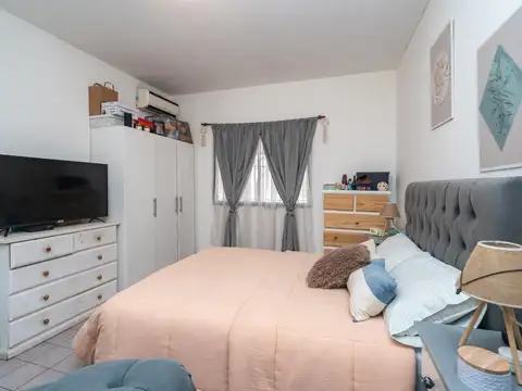 Venta Casa en Cañuelas. cinco ambientes. Lote propio con Pileta y  Cochera