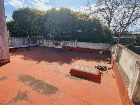 Casa 5 ambientes con 1 baño