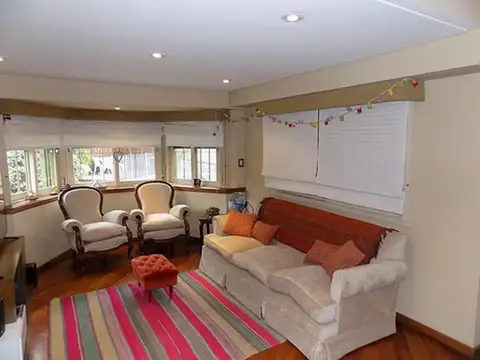 Casa 5 ambientes con 4 baños