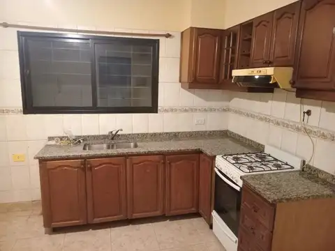 Casa en Alquiler con 1 cochera