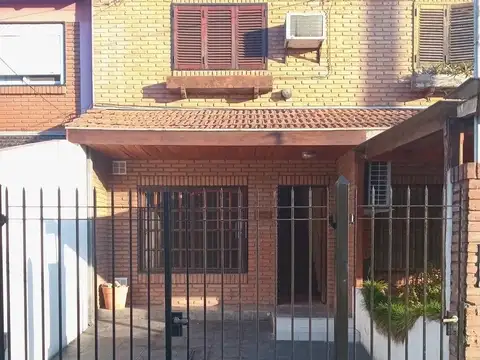 Alquiler duplex 3 ambientes con patio y cochera Villa Luzuriaga