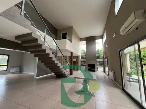Venta Casa.5 amb.Bo.Privado La Lomada. Pilar