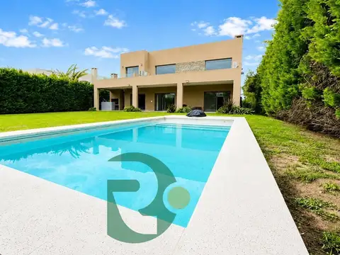 Casa 5 ambientes con 4 baños