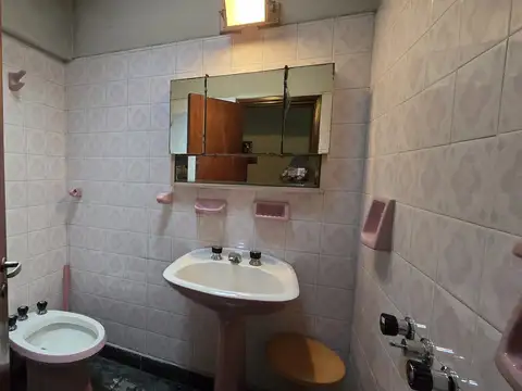 Casa 3 Ambientes, Patio, Living, Cocina Comedor, 2 Dormitorios, 2 Baños, Excelente Zona 