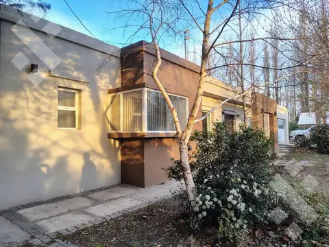 Casa en Venta con 2 cocheras