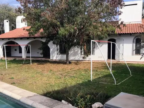Casa en Venta con 4 cocheras