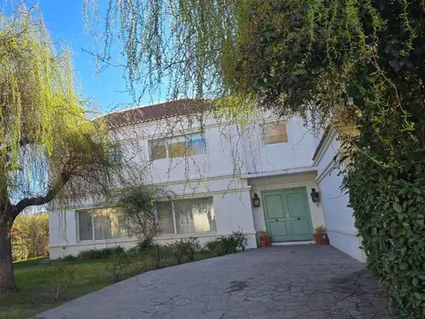 Casa en Alquiler en Neuquén, USD 4.000