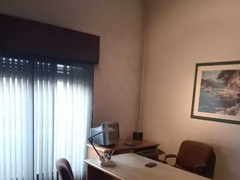 Avenida Hipolito Yrigoyen 400