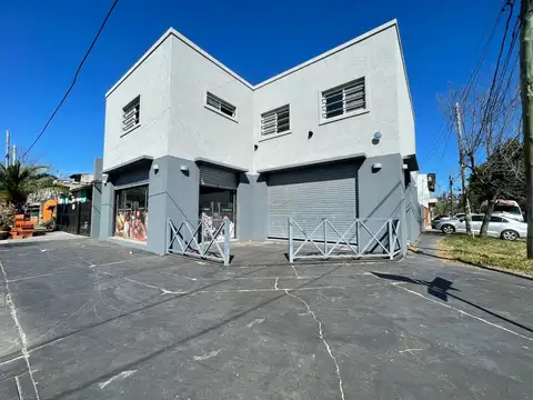 LOCAL en esquina .Centenario e Isla Lenox Garin.