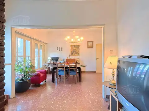 Casa 5 ambientes con 3 baños