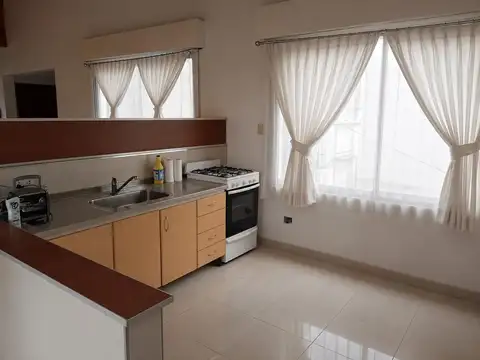 Depto Tipo Casa en Alquiler de 4 ambientes