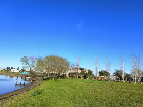Lote con fondo a la laguna en Santa Rita