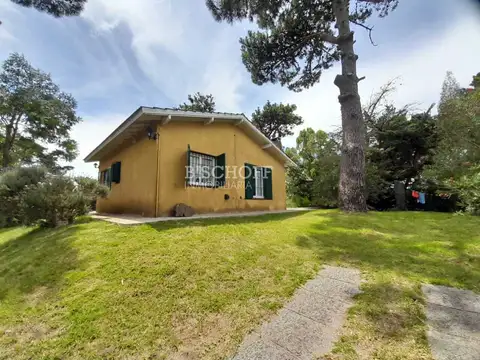 CASA 3 AMBIENTES, EN AMPLIO TERRENO MULTIFAMILIAR, Z/ CENTRO