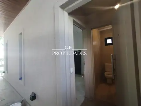 Casa 4 ambientes con 5 baños