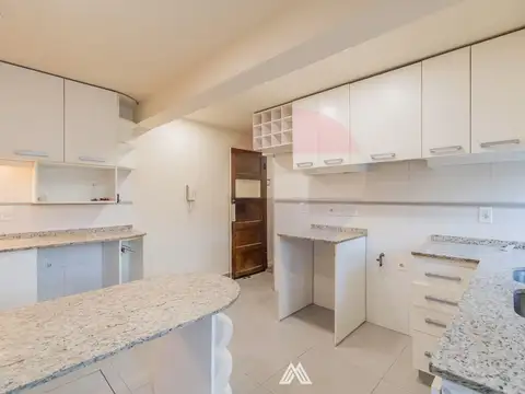Casa 7 ambientes con 3 baños