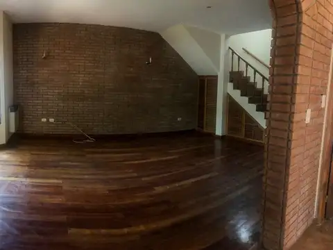 Casa en Venta con 3 cocheras