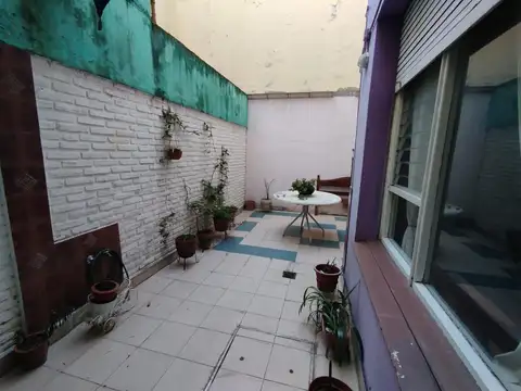 Departamento 3 ambientes. Hermoso patio