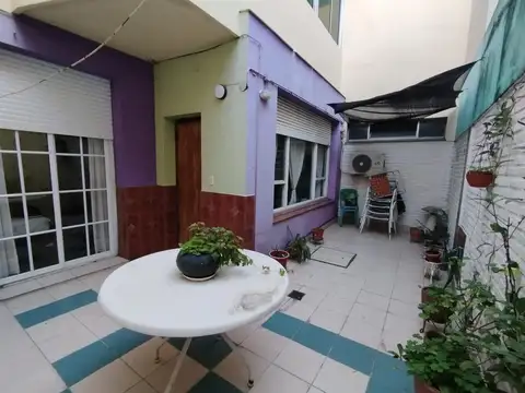 Departamento 3 ambientes. Hermoso patio