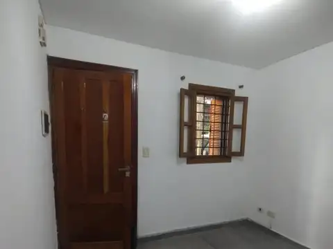 Depto Tipo Casa 2 ambientes con 1 baño
