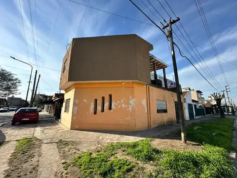 En venta Casa 4 ambientes en barrio Santa Paula de Jose C. Paz - Escritura y planos