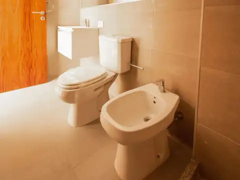 Alquiler PH un dormitorio con patio, parrillero y cochera