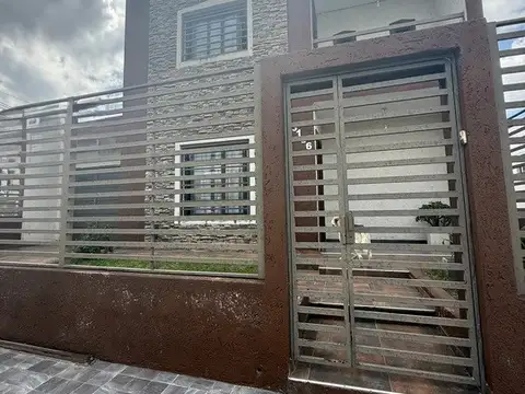 CASA EN VENTA EN B EL ROSEDAL- 3 DORMITORIOS - 2 BAÑOS