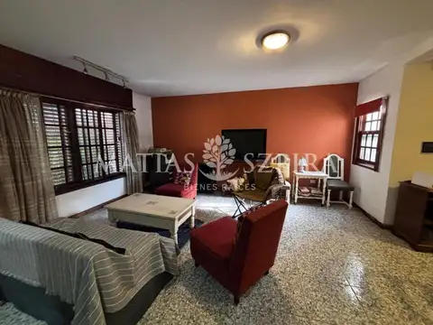Casa 5 ambientes con 2 baños