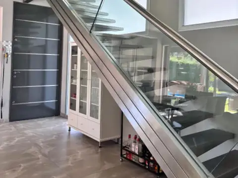 Casa en Venta con 6 cocheras