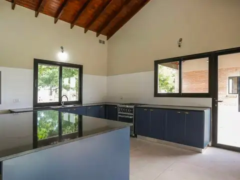 Casa 5 ambientes con 3 baños