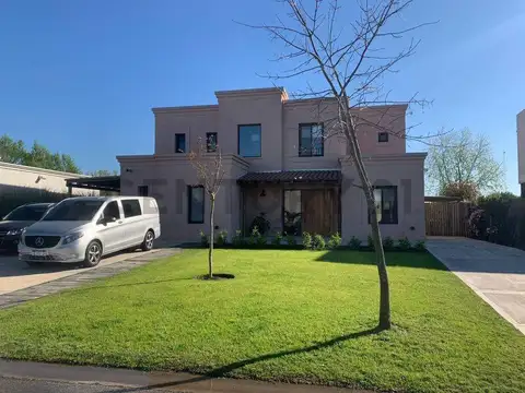 Barbarita Disponible desde fiestas a fin de Enero.